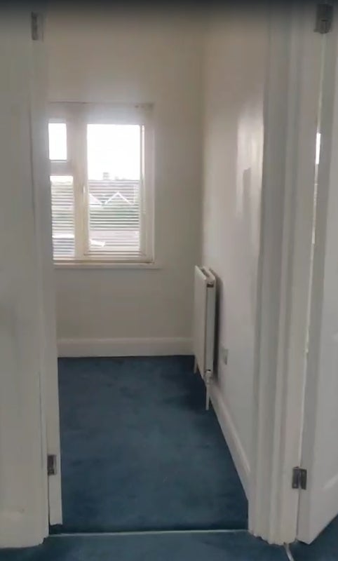 Room Lakeside Close in Greater London