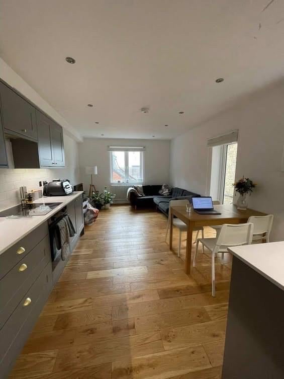 Room Balham Hill in Greater London