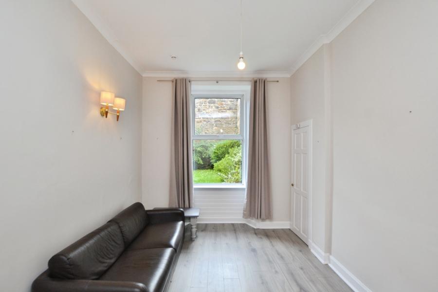 Flat Comely Bank Row in City of Edinburgh