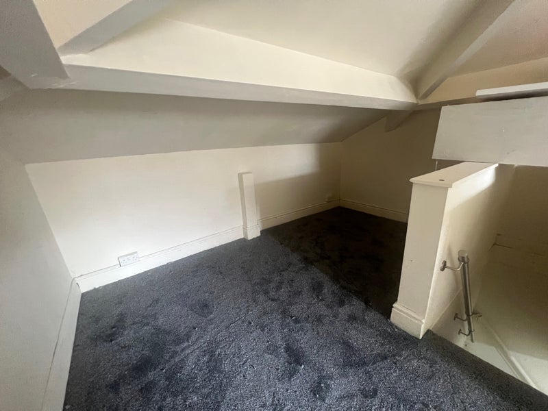 Room Newton Avenue in Manchester