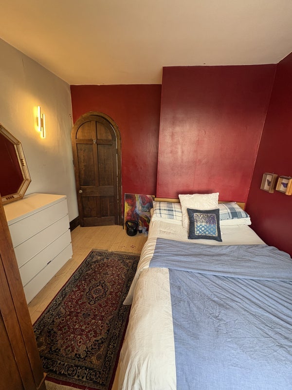 Room Kensington Gardens Square in City of Westminster
