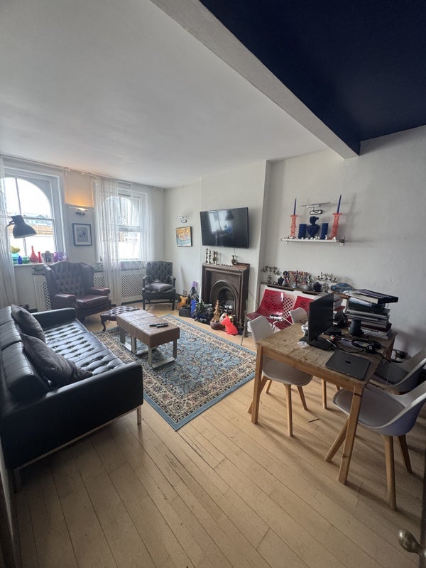 Room Kensington Gardens Square in City of Westminster