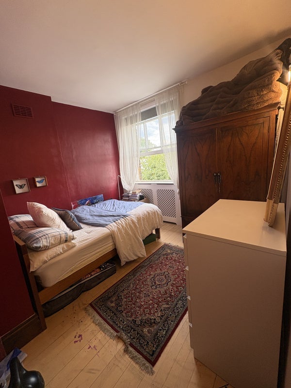 Room Kensington Gardens Square in City of Westminster