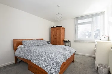 Flat Thoresby Street in Greater London