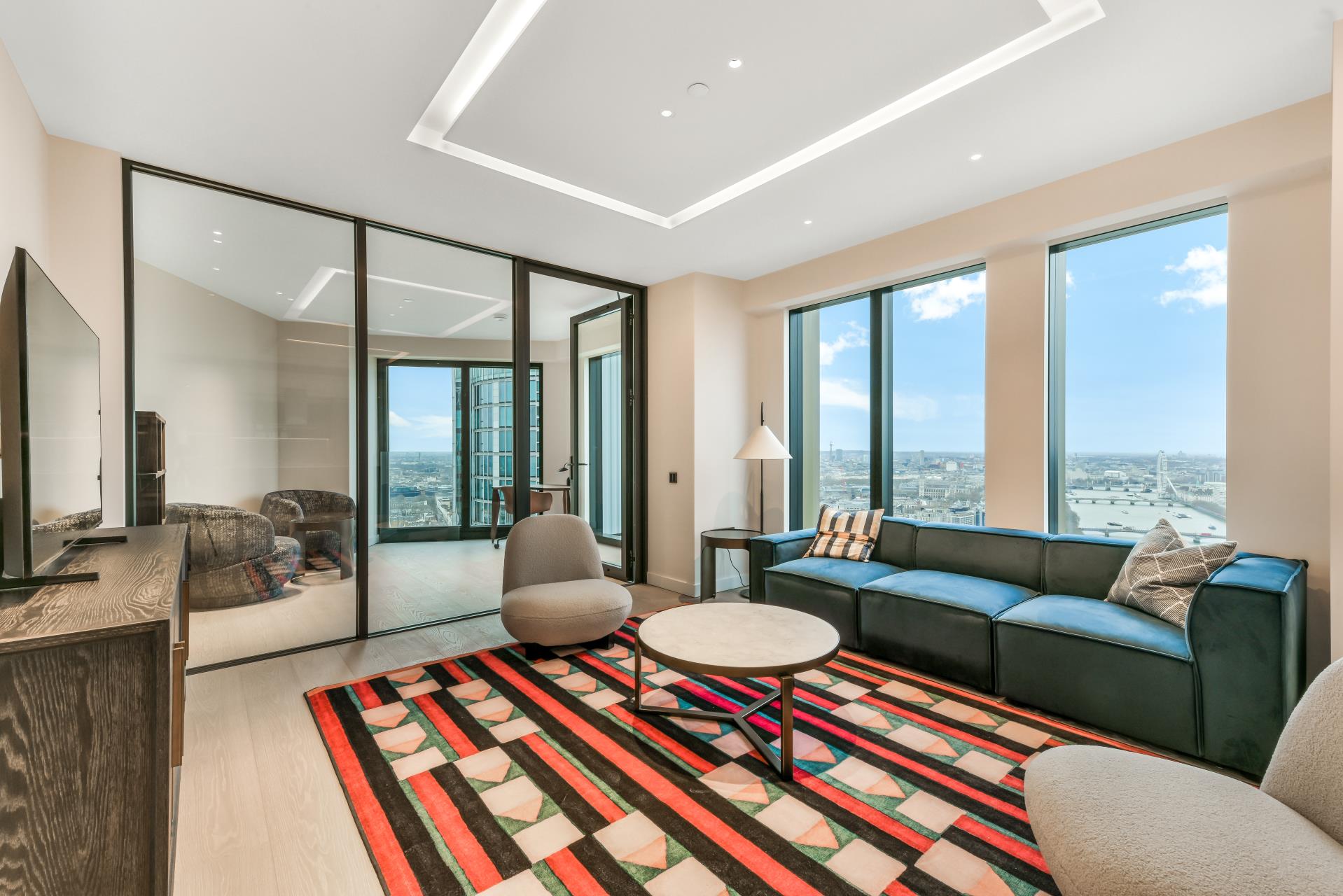 Flat Nine Elms Lane in Greater London