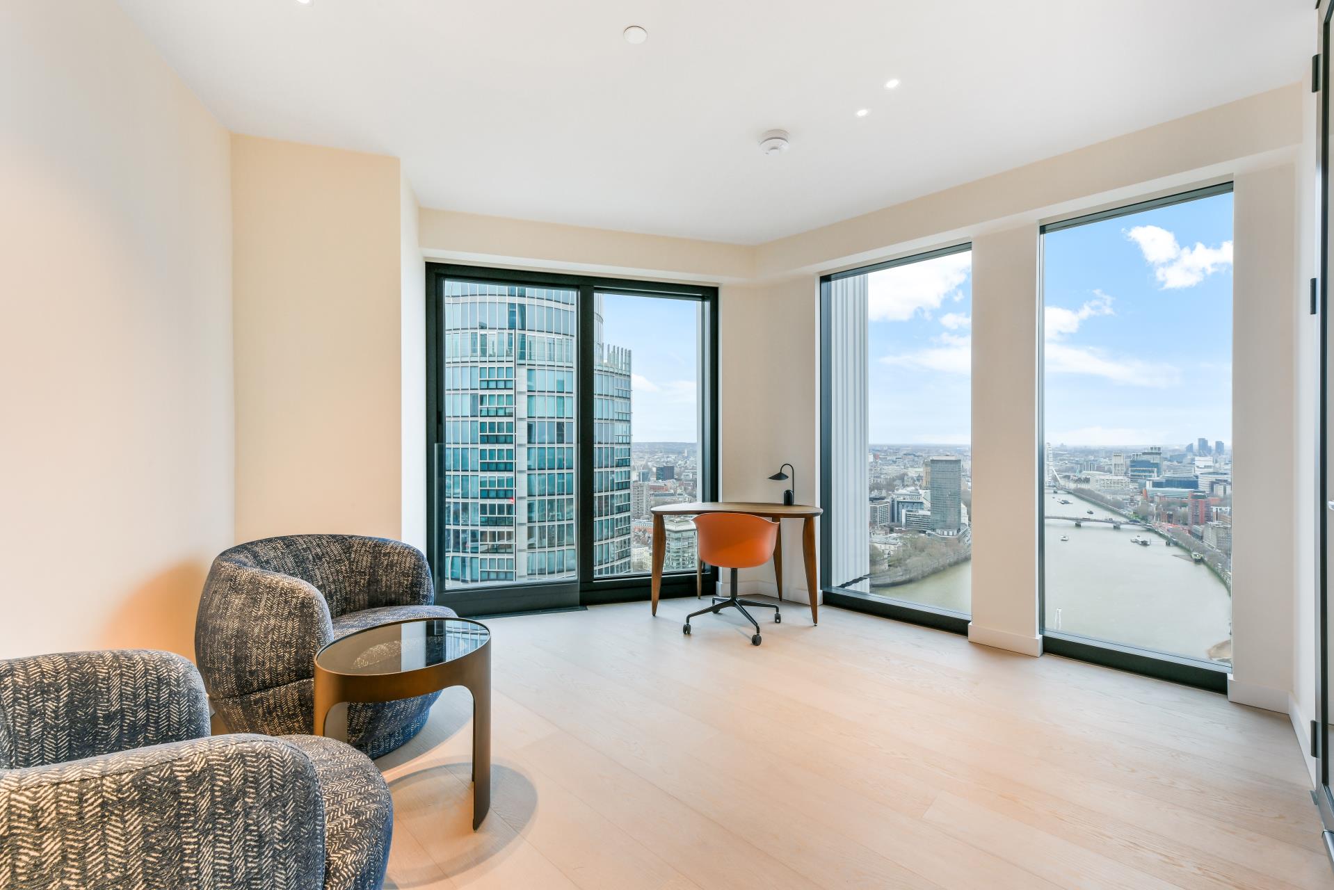 Flat Nine Elms Lane in Greater London