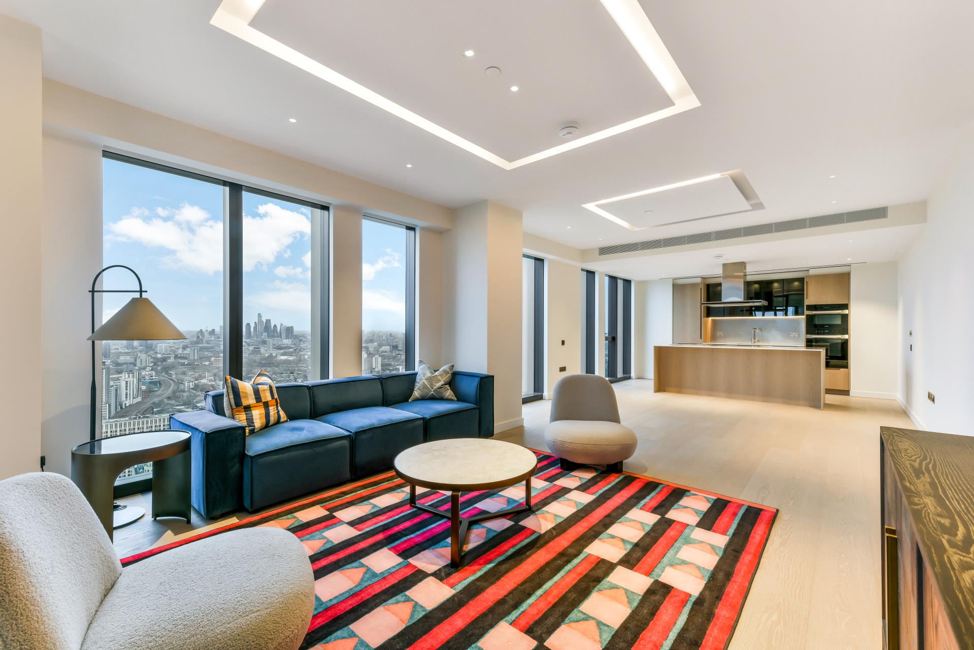 Flat Nine Elms Lane in Greater London
