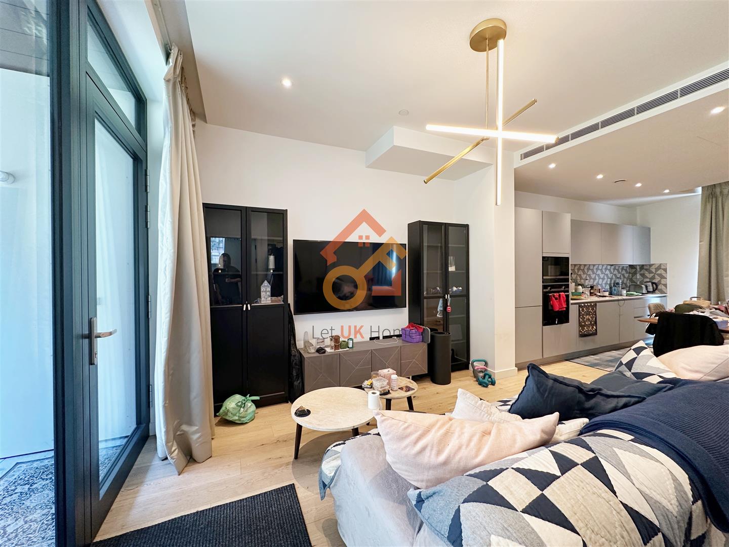Flat Brackley Street in City of London