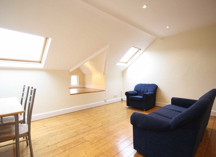 Flat Killyon Road in Greater London