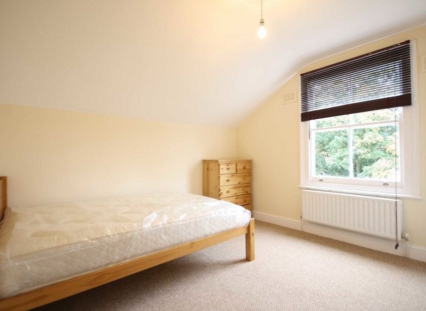 Flat Killyon Road in Greater London