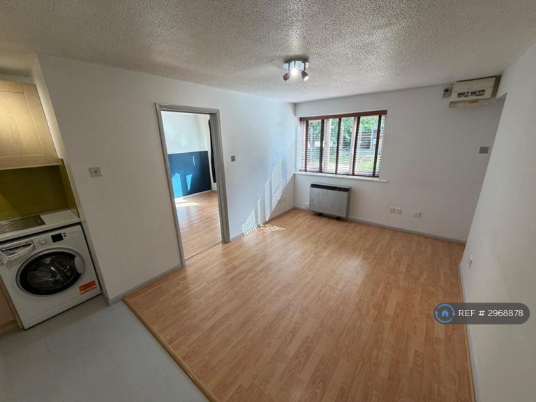 Flat Swan Way in Hart
