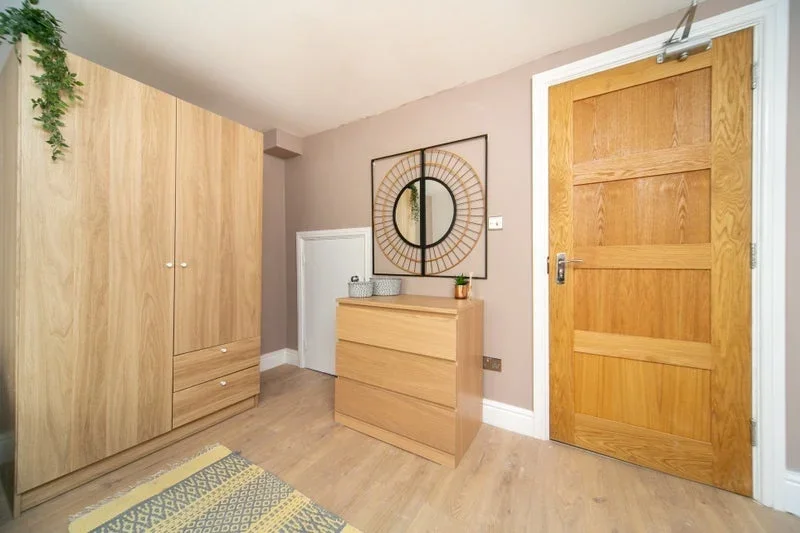 Room Temple Road in Oxton Village