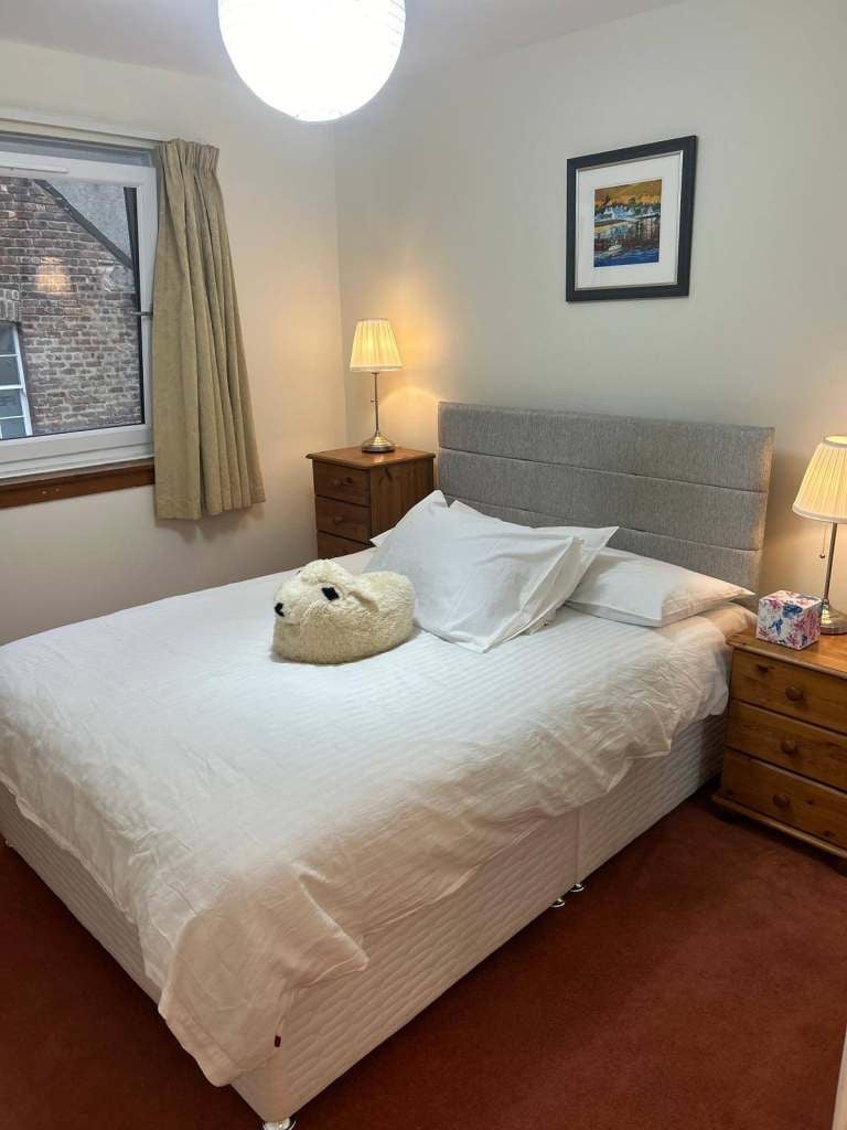 Flat Comiston Rise in City of Edinburgh