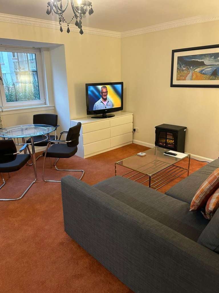 Flat Comiston Rise in City of Edinburgh