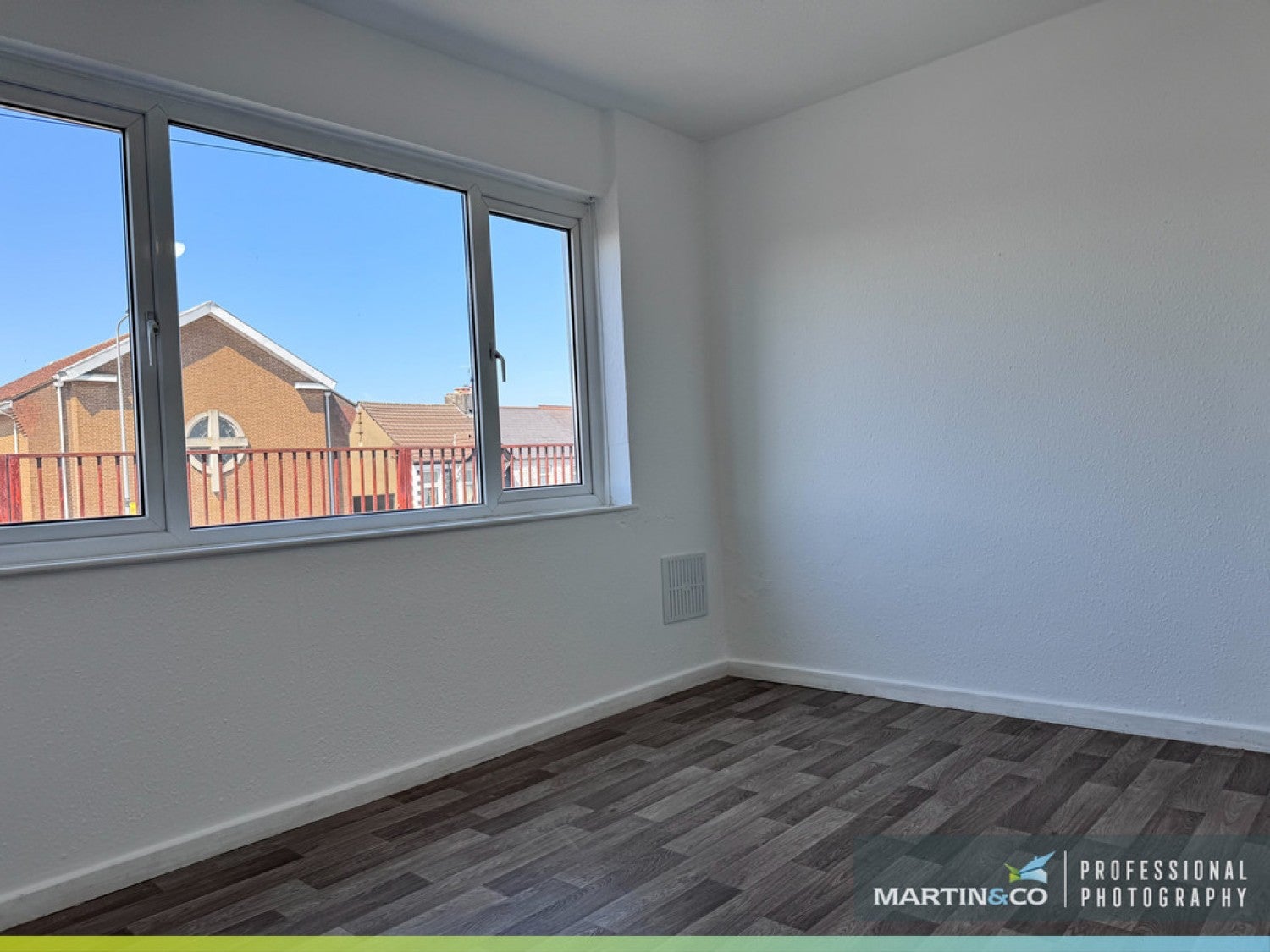 Flat Caerphilly Road in Cardiff