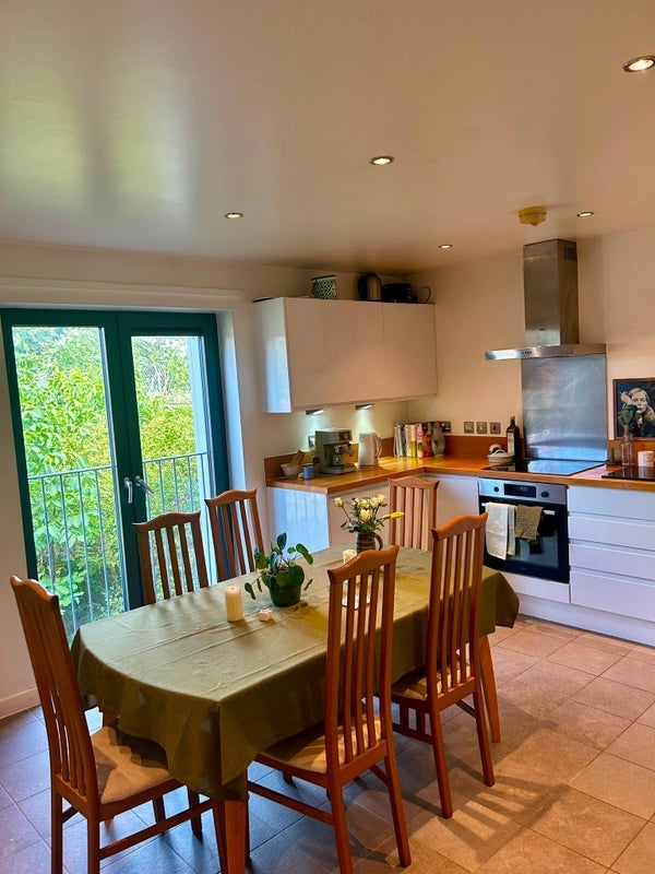 Room Akerman Road in Greater London