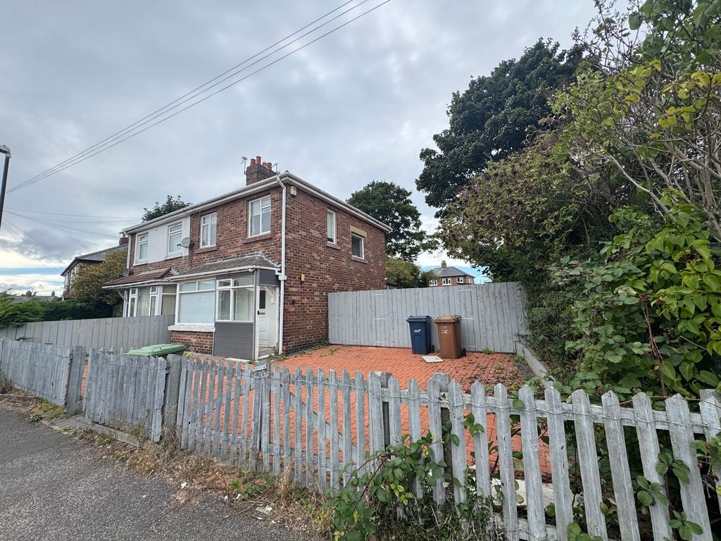 House Beechwood Crescent in Sunderland