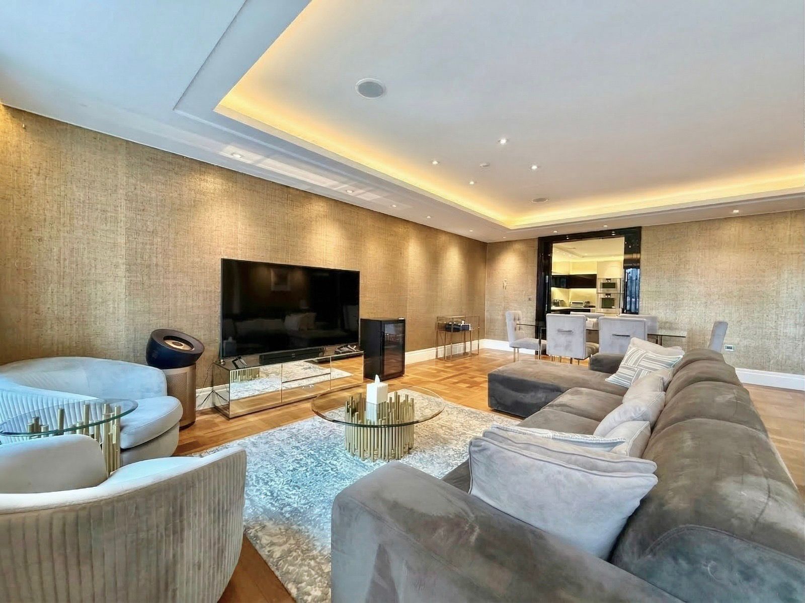Flat Ebury Square in City of Westminster