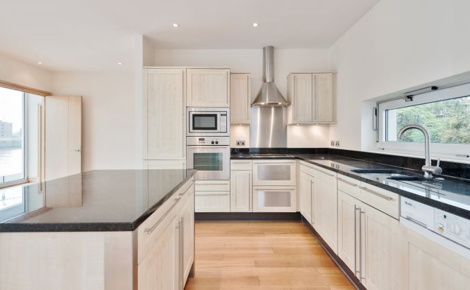 Flat Grosvenor Road in London