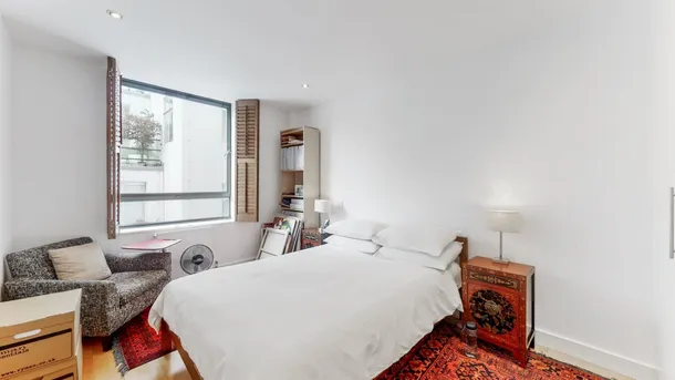 Flat Saffron Hill in Greater London