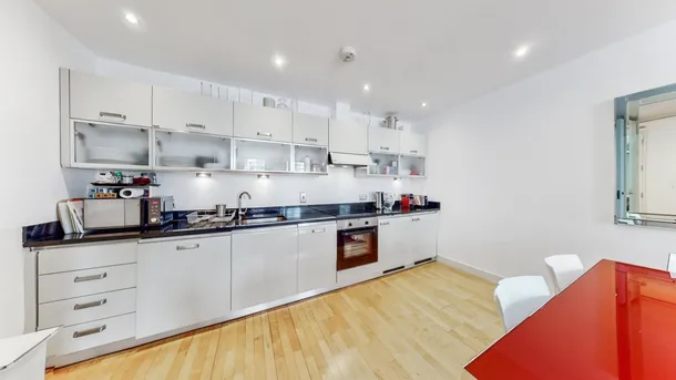 Flat Saffron Hill in Greater London