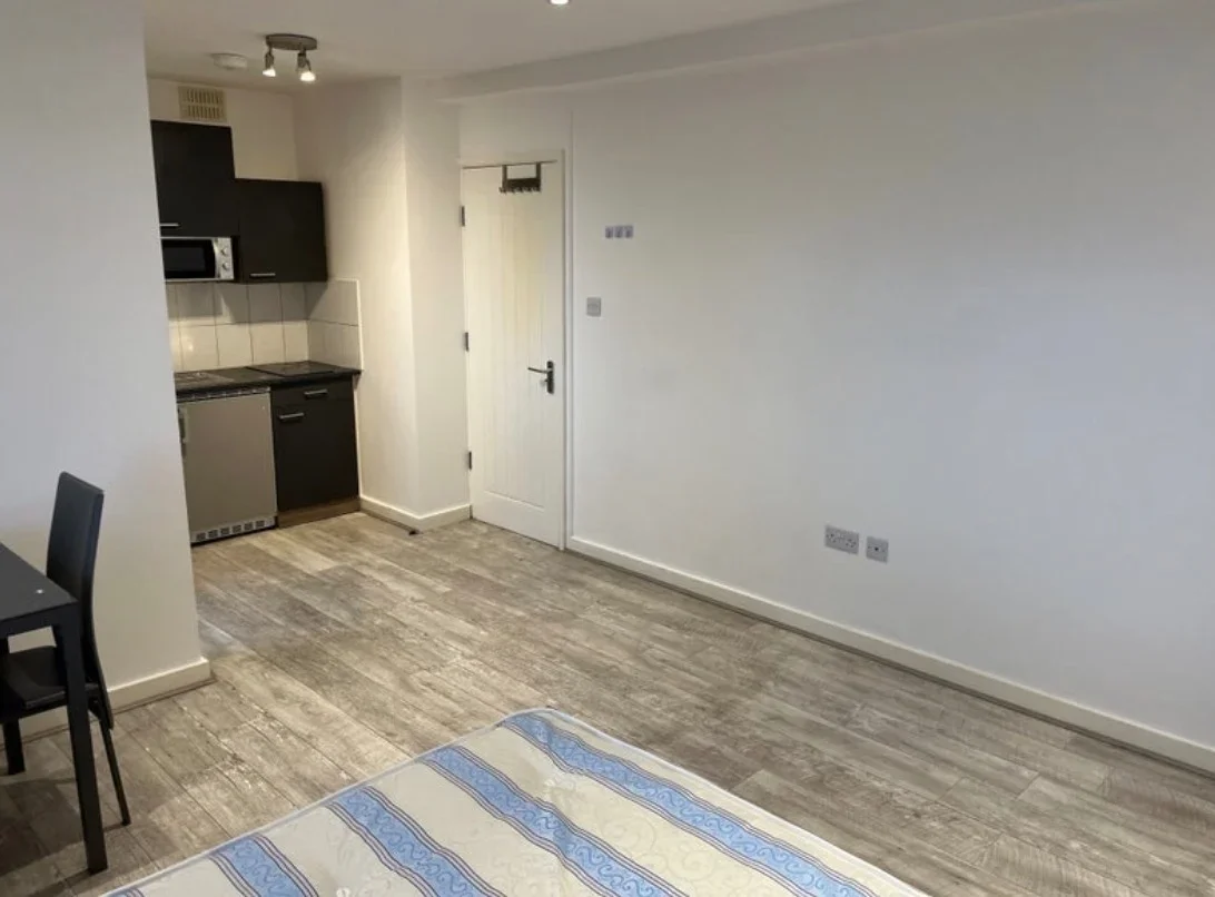 Flat Shenley Road in Hertsmere