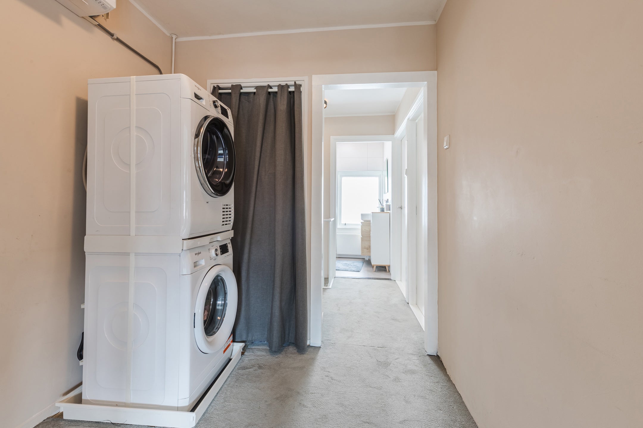 Tussenwoning te koop: Dr Ensinkstraat 16, Halsteren