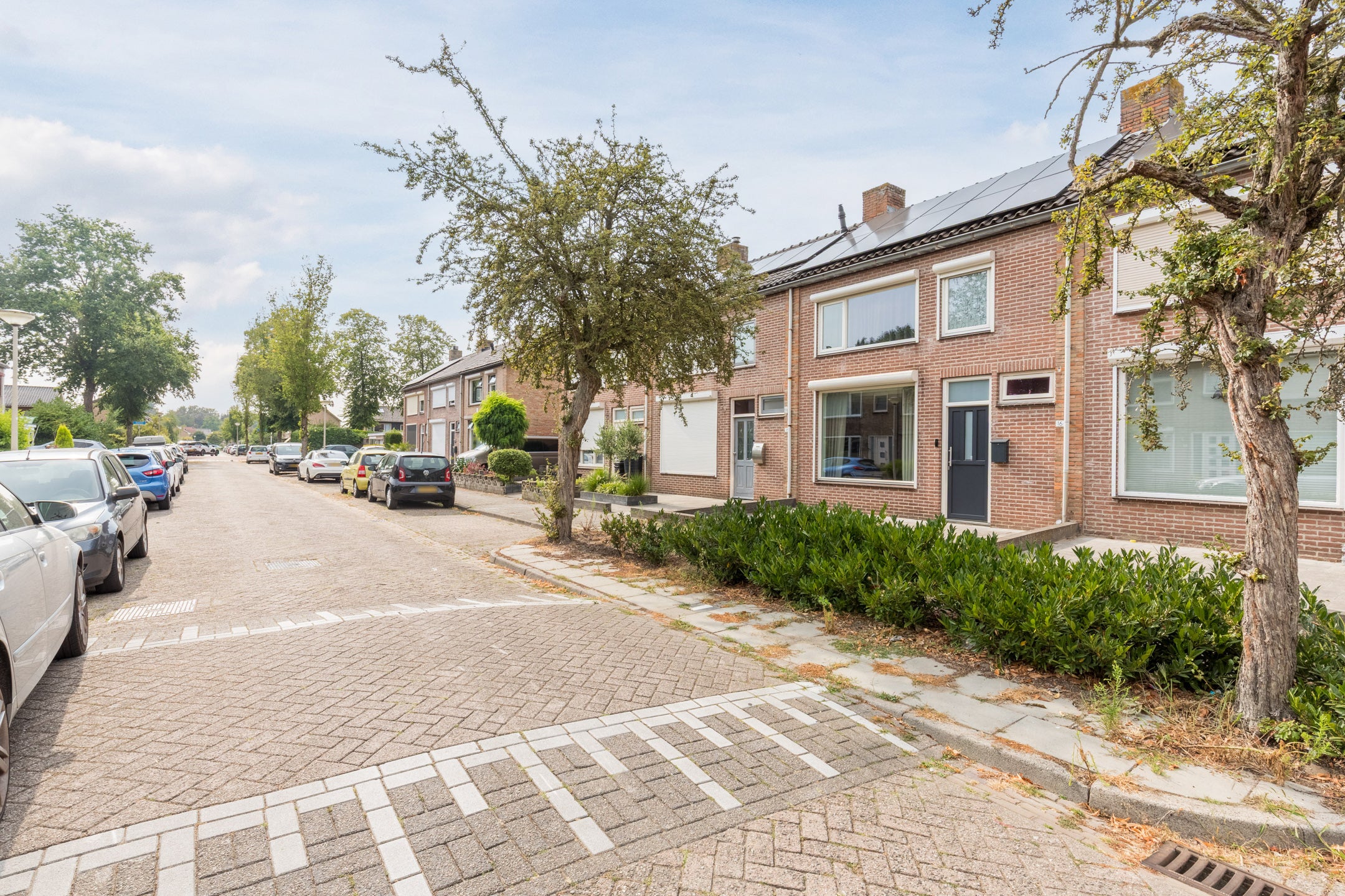 Tussenwoning te koop: Dr Ensinkstraat 16, Halsteren