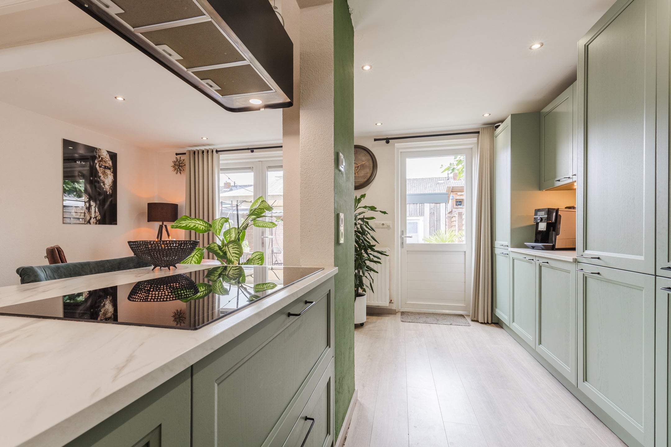 Tussenwoning te koop: Dr Ensinkstraat 16, Halsteren