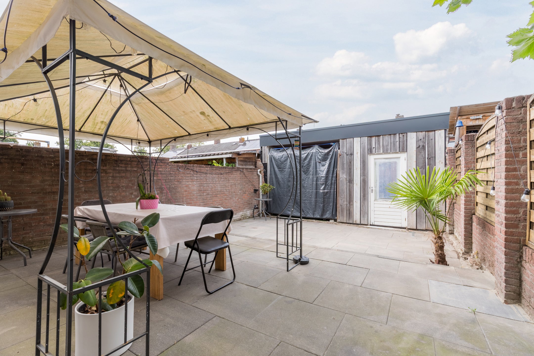 Tussenwoning te koop: Dr Ensinkstraat 16, Halsteren