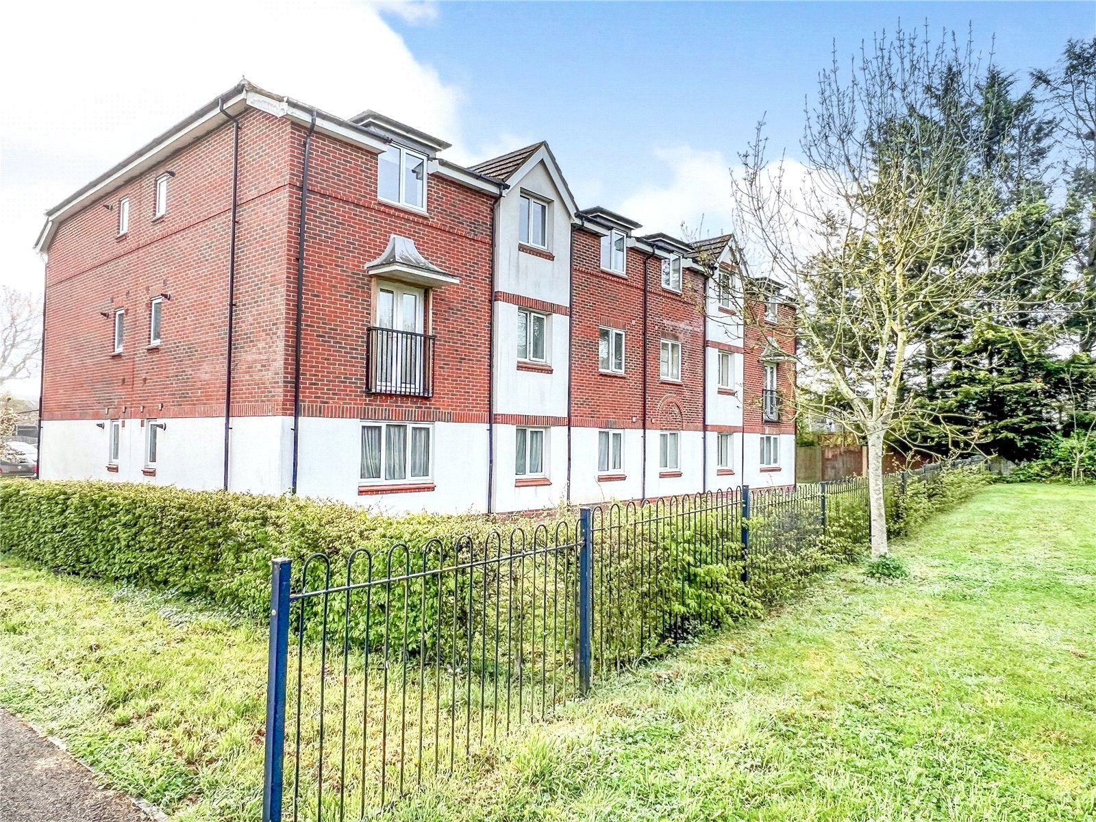 Flat Benham Drive in Spencers Wood