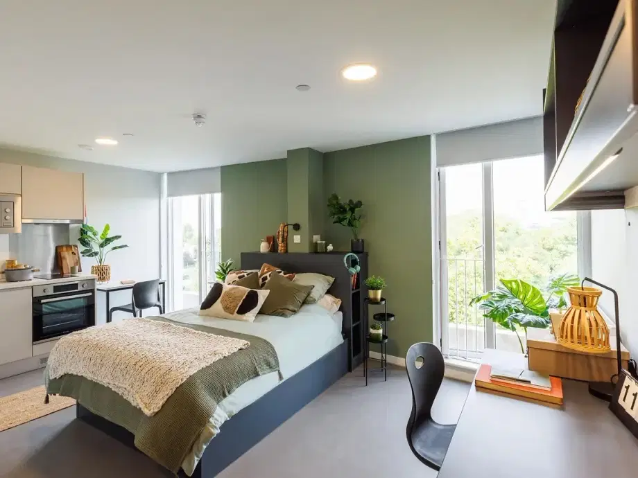 Room Alscot Road in Greater London