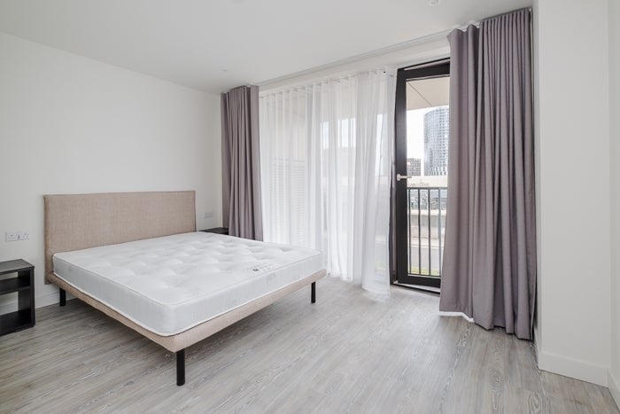 Flat Cherry Park Lane in Greater London