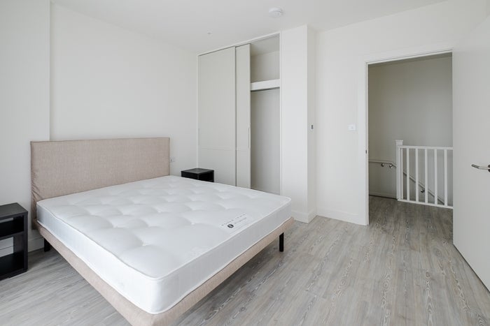 Flat Cherry Park Lane in Greater London