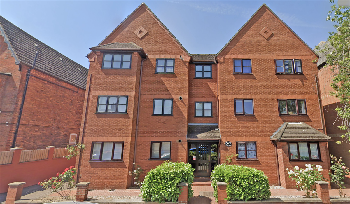 Flat Hurst Grove in Bedford