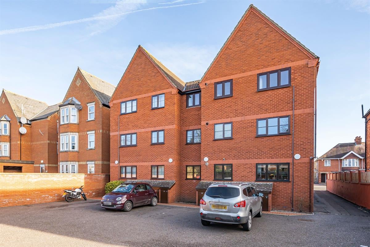 Flat Hurst Grove in Bedford