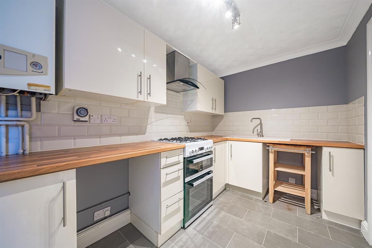 Flat Hurst Grove in Bedford