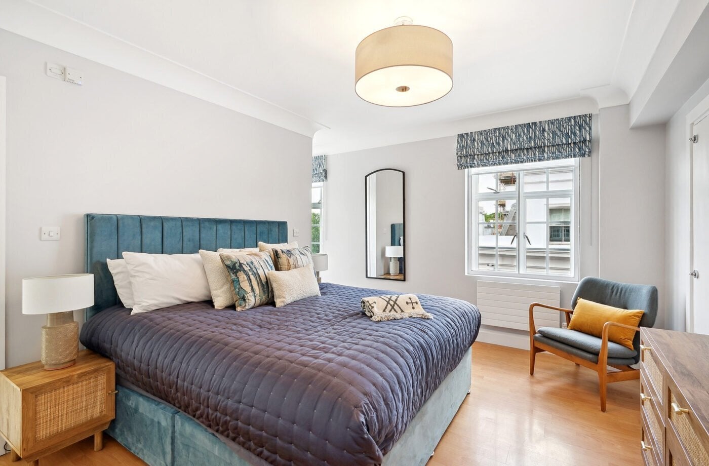 Flat Phillimore Walk in Greater London