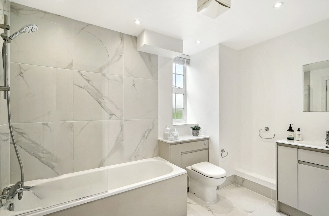 Flat Phillimore Walk in Greater London