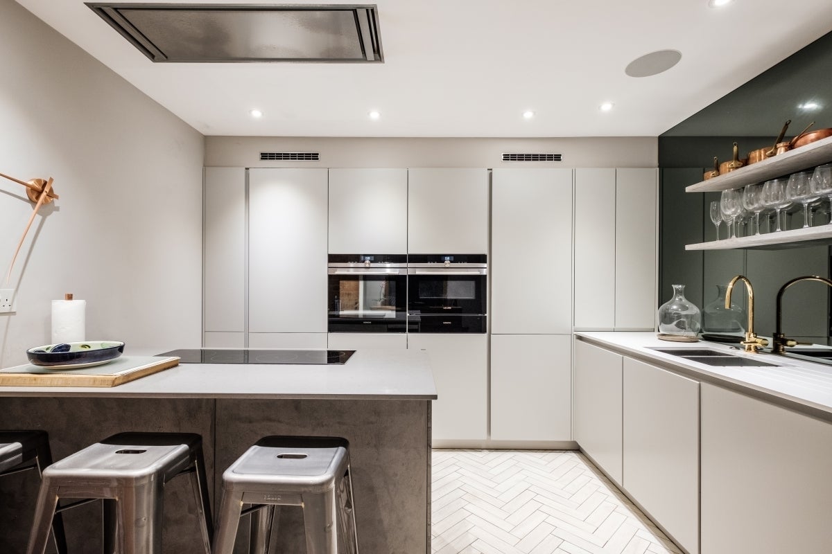 Flat Nile Street in Greater London
