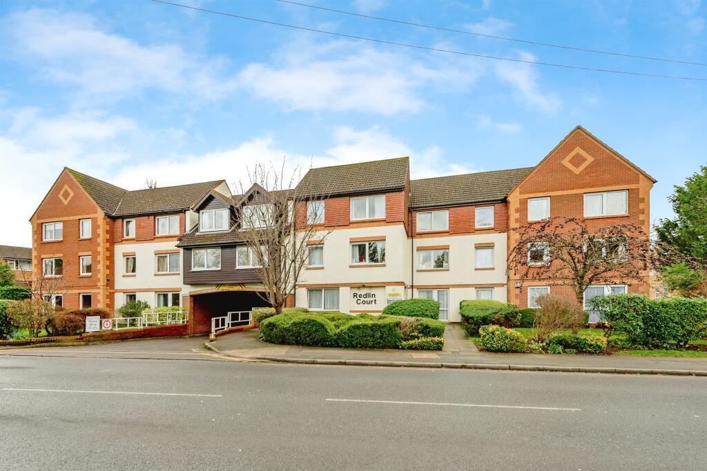 Flat Ladbroke Road in Reigate and Banstead