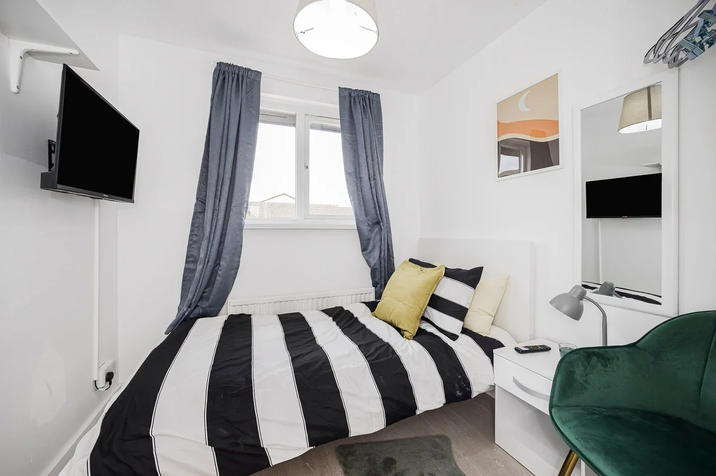 House Carolina Close in Greater London