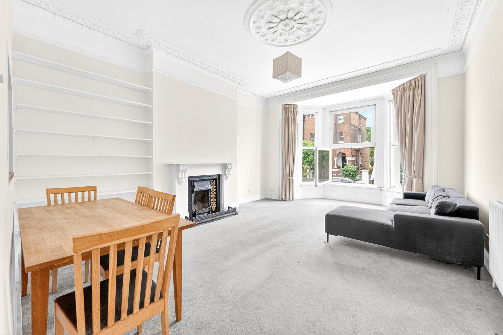 Flat Lordship Park in Greater London