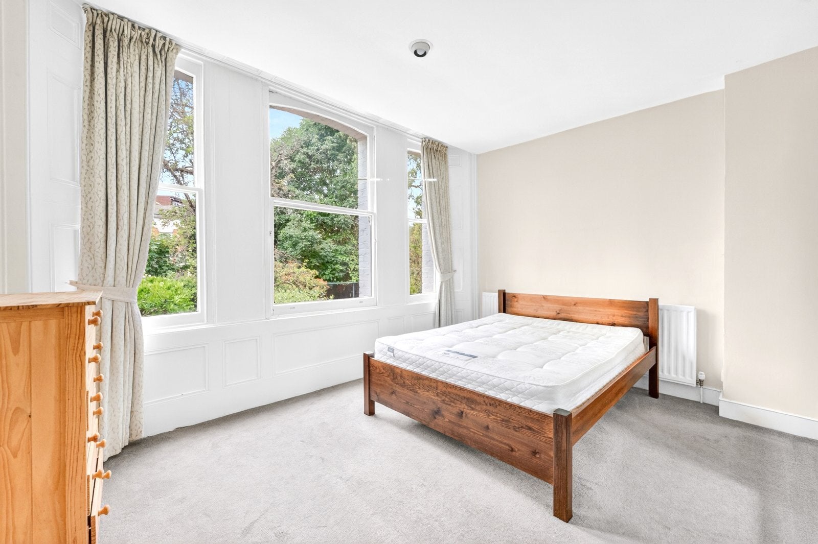 Flat Lordship Park in Greater London