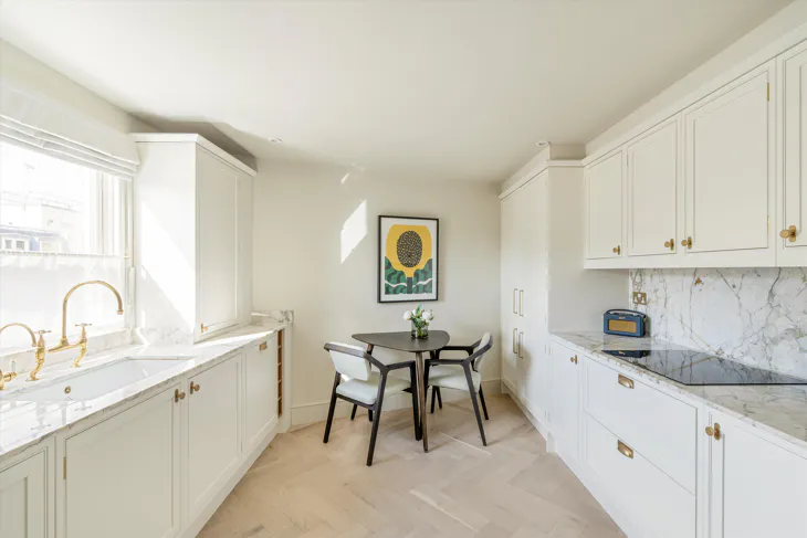 Flat Pembridge Gardens in Greater London