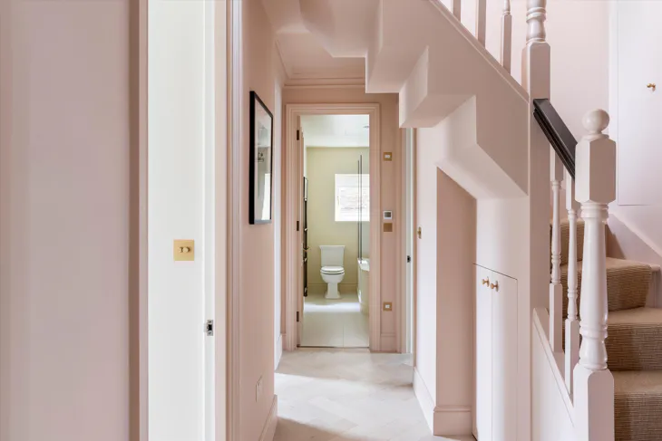Flat Pembridge Gardens in Greater London
