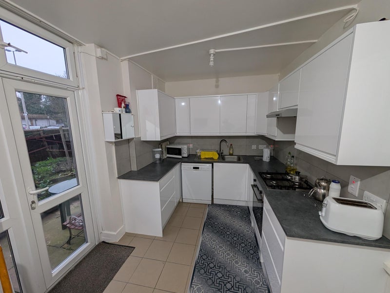 Room Cazenove Road in Greater London