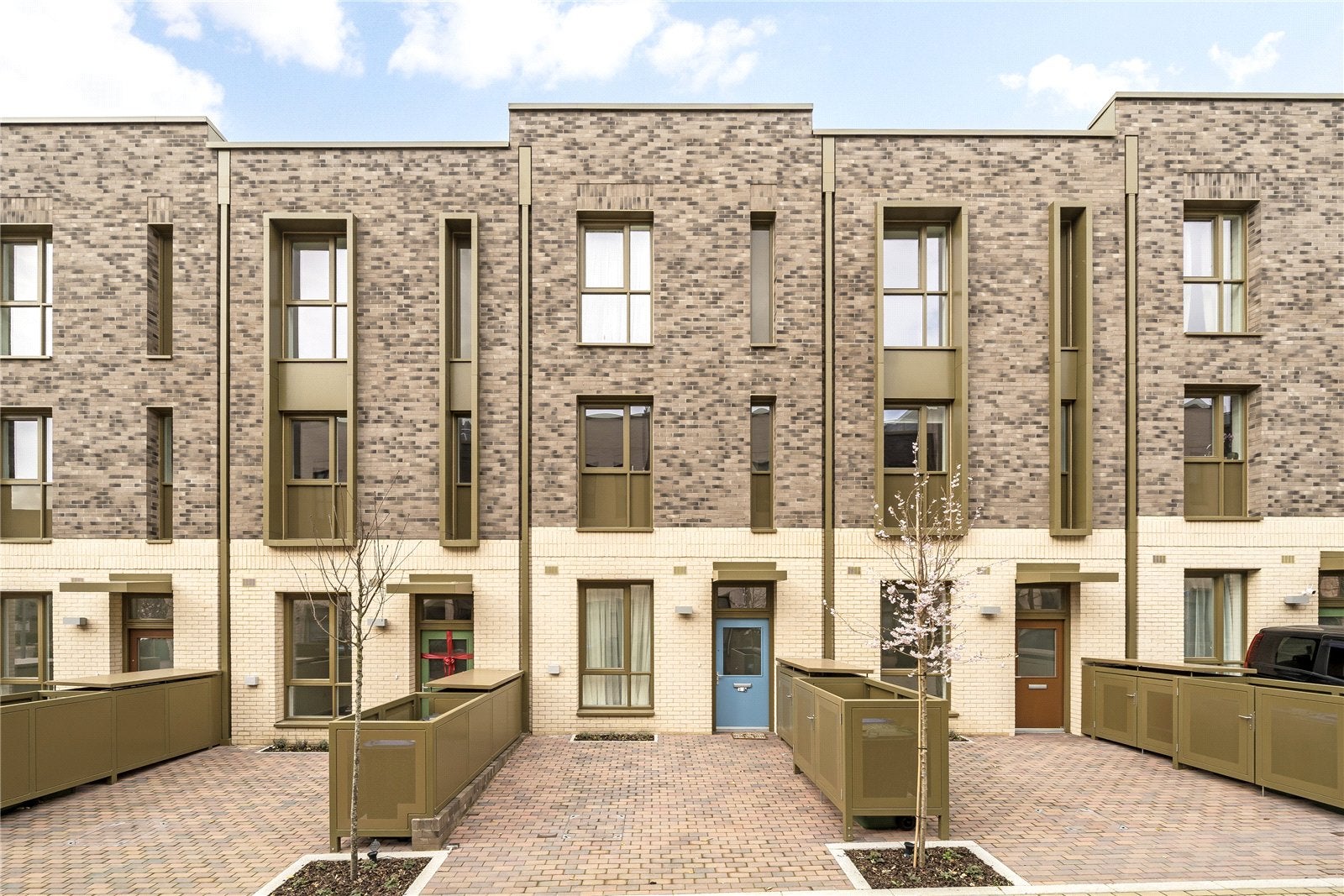 House Baldwin Lane in Greater London