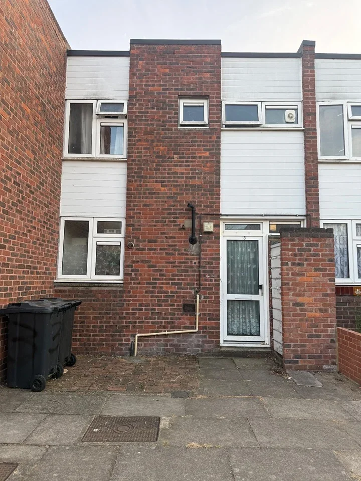 House Manford Way in Greater London
