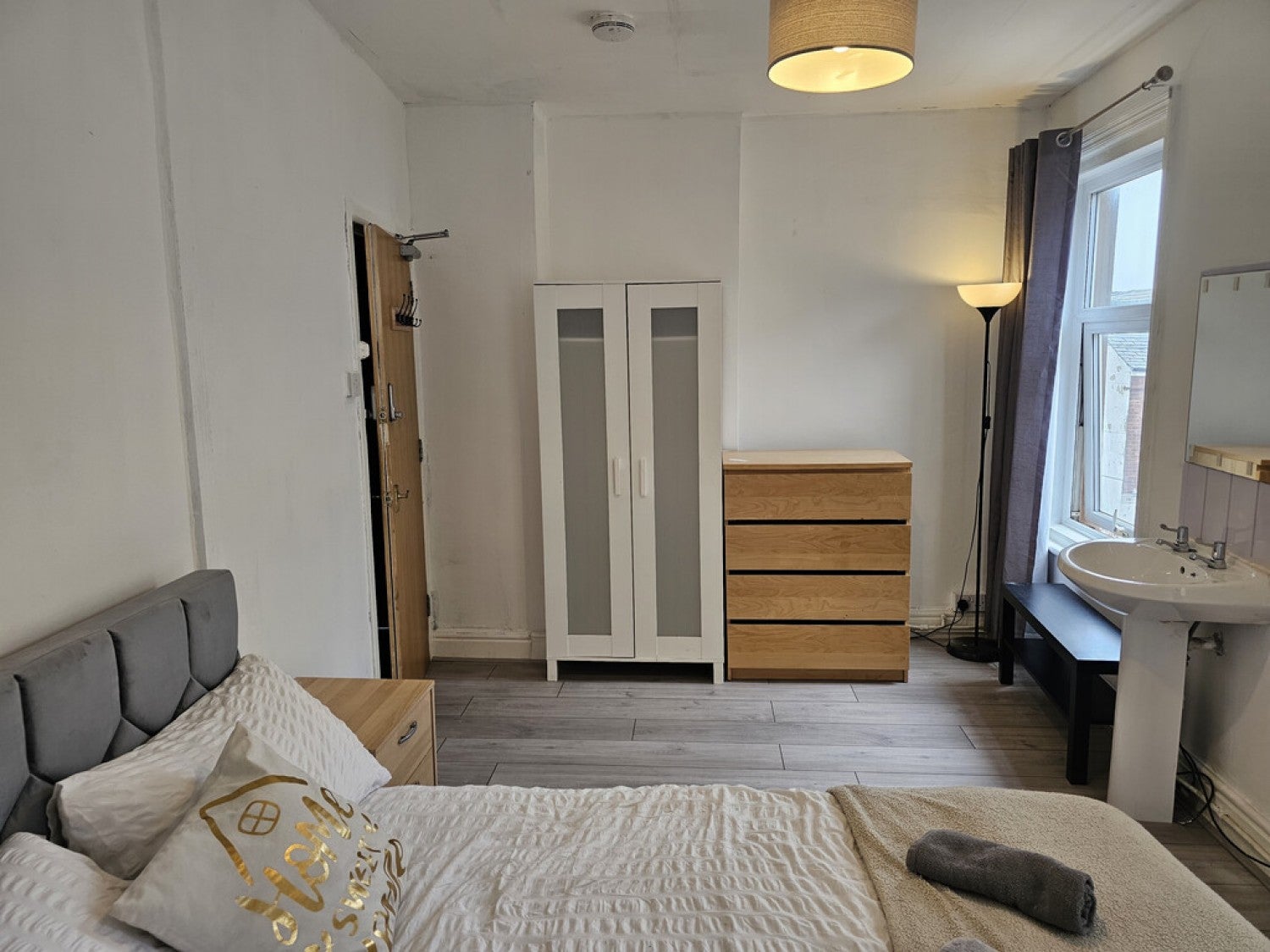 Room Queen Victoria Road in Blackpool